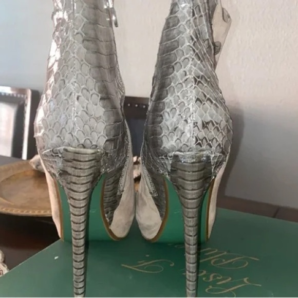 Donald J. Pliner, Stunning Lisa Chaneli Women Suede Ankle Boots,Size 8.5 - Picture 5 of 9